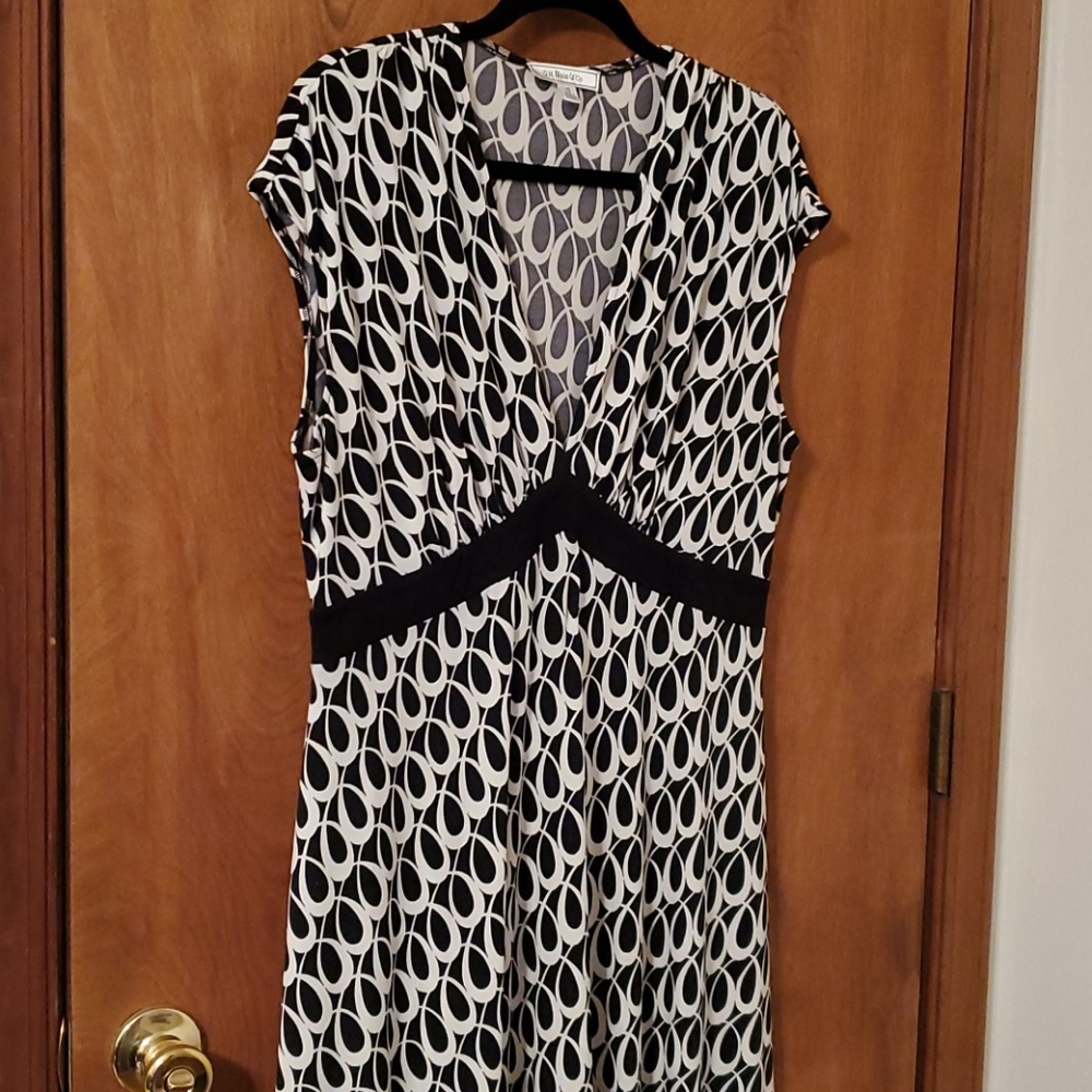 16 G.H. Bass Black/white ankle length dress